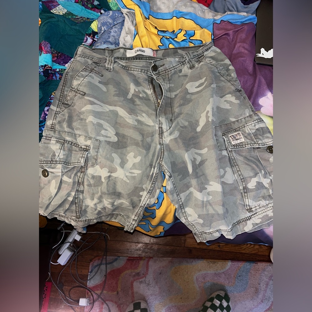 Levi’s Men’s Camo Cargo Mid Rise Shorts